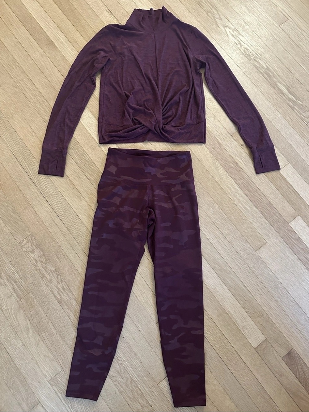 Old Navy Active Go-Dry Elevate 2-Piece Set in Burgundy, Size Small
